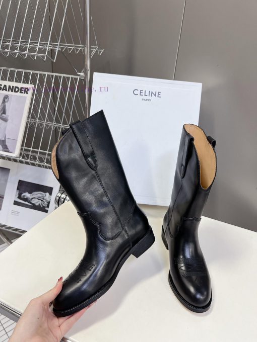 CELINE's latest fashion boots for the runway show are a fashion blogger's favorite item for wkiiosy2 - Image 5