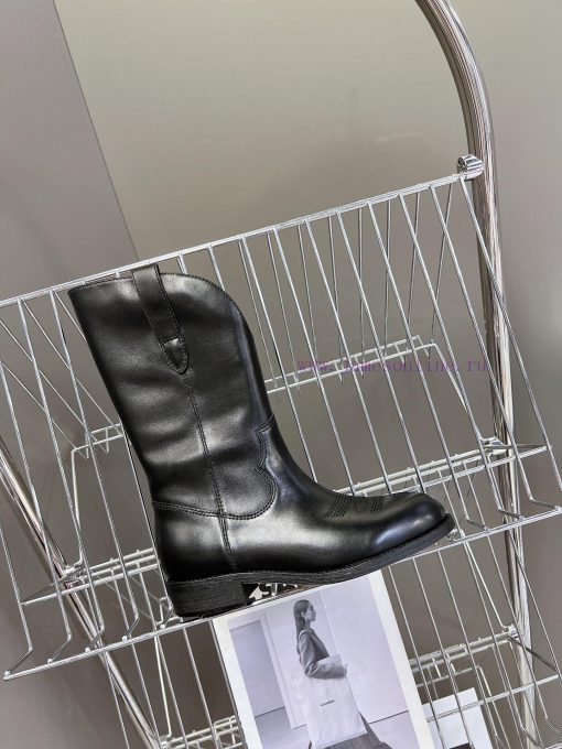 CELINE's latest fashion boots for the runway show are a fashion blogger's favorite item for wkiiosy2 - Image 6