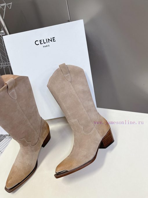 CELINE's latest fashion boots for the runway show are a fashion blogger's favorite item for hf2zk7ri - Image 4