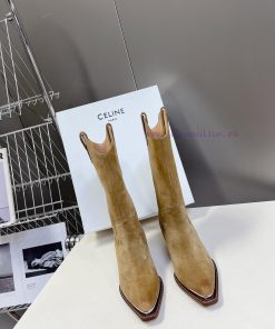 CELINE's latest fashion boots for the runway show are a fashion blogger's favorite item for roizjccf