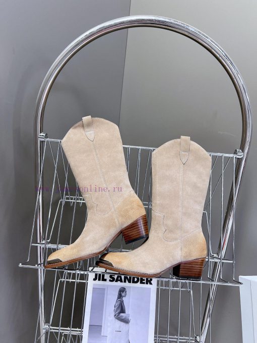 CELINE's latest fashion boots for the runway show are a fashion blogger's favorite item for hf2zk7ri - Image 7