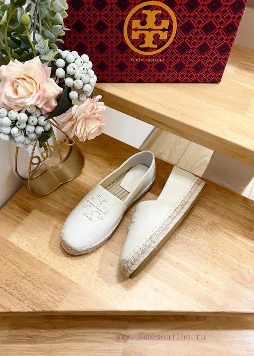 Tory Burch's iconic double T fisherman shoes are refreshed in large proportions with the new7oh0z205 - Image 5
