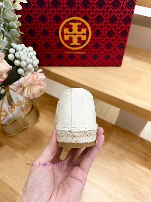Tory Burch's iconic double T fisherman shoes are refreshed in large proportions with the new7oh0z205 - Image 9