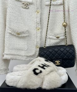 Chanel | Chanel 24K Early Autumn New Product Letter Cross Hair DragChanel's shoes never disa4m1mgzmu