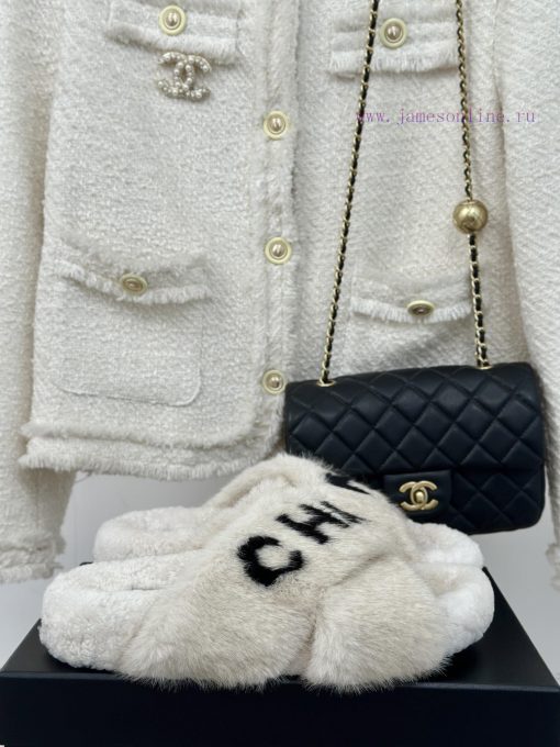 Chanel | Chanel 24K Early Autumn New Product Letter Cross Hair DragChanel's shoes never disa4m1mgzmu