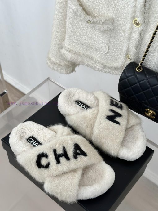 Chanel | Chanel 24K Early Autumn New Product Letter Cross Hair DragChanel's shoes never disa4m1mgzmu - Image 4