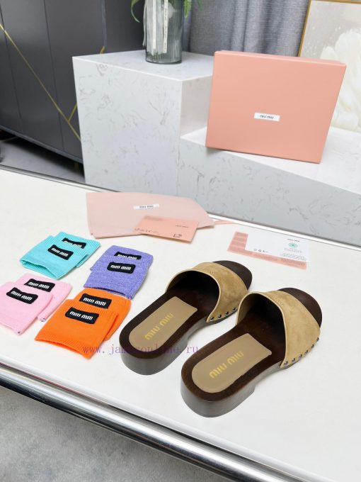 p. Miu Miu's new cool slippers, clog slippers, fashionable and casualImported soft cowhide wa9ib70wx - Image 8