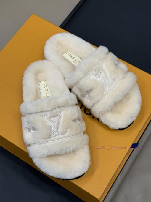 Top qualitylv fw24 new arrival～LV 24 autumn/winter new fur slippersCute and exquisite, comfo0s50qo9c - Image 3