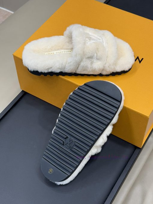 Top qualitylv fw24 new arrival～LV 24 autumn/winter new fur slippersCute and exquisite, comfo0s50qo9c - Image 7