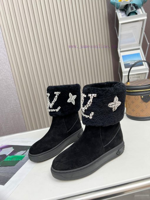 p. Classic Lv snow boots are made of handmade patchwork fabric, and each pair of shoes consumsni0p64