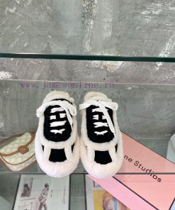 Acne Autumn/Winter ️ Autumn/Winter really needs a pair of cute fur shoes to become a fashion3x5j573f