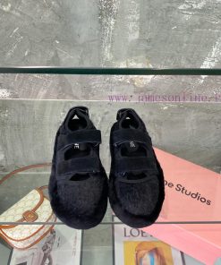 Acne Autumn/Winter ️ Autumn/Winter really needs a pair of cute fur shoes to become a fashione27dt6ej