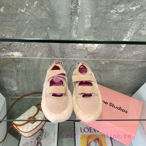 Acne Autumn/Winter ️ Autumn/Winter really needs a pair of cute fur shoes to become a fashionm569xe32