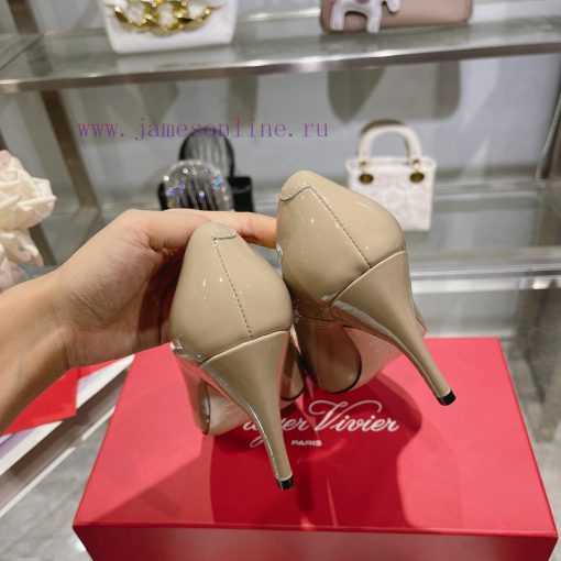 This Viv 'Choc Lacquer Buckle High Heel is handmade in shiny patent leather, embellished wit60q0am78 - Image 9