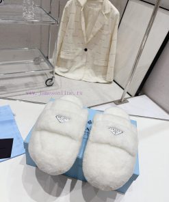Prada's autumn/winter 23 fur slippers collection is great for every style and color of the onusxmedp