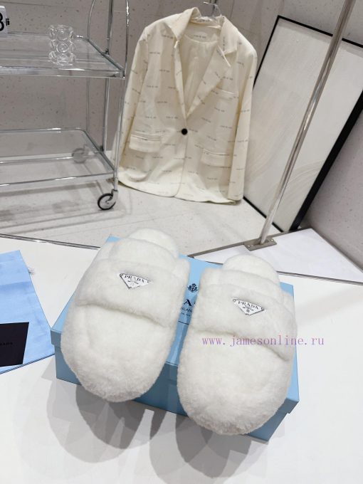 Prada's autumn/winter 23 fur slippers collection is great for every style and color of the onusxmedp - Image 2