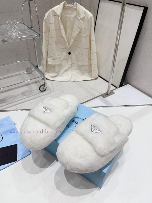 Prada's autumn/winter 23 fur slippers collection is great for every style and color of the onusxmedp - Image 4
