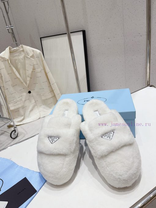 Prada's autumn/winter 23 fur slippers collection is great for every style and color of the onusxmedp - Image 6