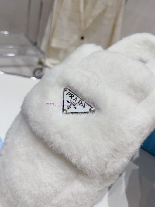 Prada's autumn/winter 23 fur slippers collection is great for every style and color of the onusxmedp - Image 7