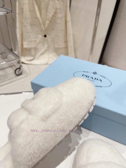 Prada's autumn/winter 23 fur slippers collection is great for every style and color of the onusxmedp - Image 8