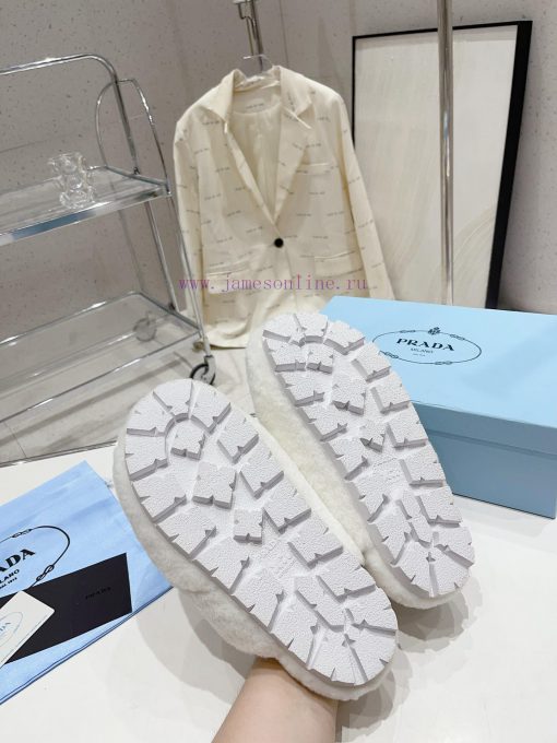 Prada's autumn/winter 23 fur slippers collection is great for every style and color of the onusxmedp - Image 9