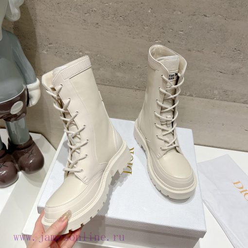 Top tierDior's latest fashion show for autumn and winter in 2023, featuring the Chelsea high7e3s6akj - Image 5