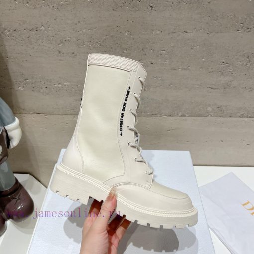Top tierDior's latest fashion show for autumn and winter in 2023, featuring the Chelsea high7e3s6akj - Image 6