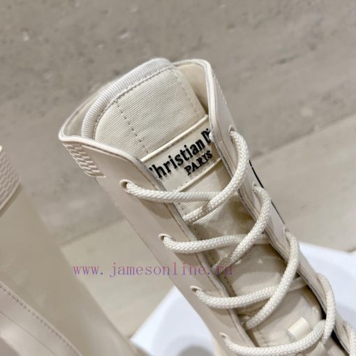 Top tierDior's latest fashion show for autumn and winter in 2023, featuring the Chelsea high7e3s6akj - Image 8