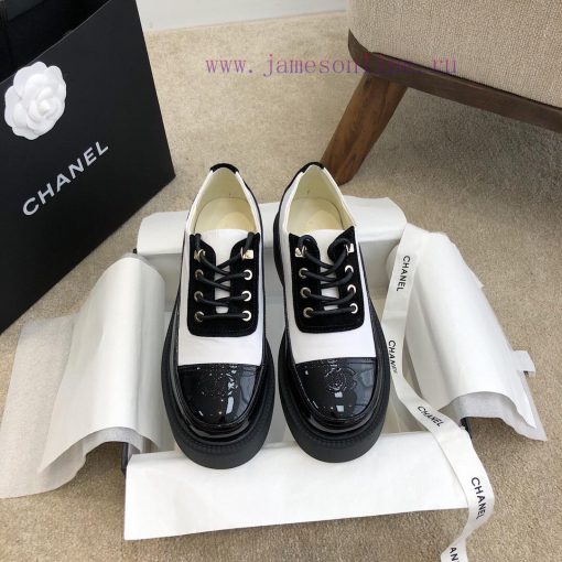 Chanel autumn and winter new lace up panda color retro loafers/Martin boots full of textureP5xw1zf48