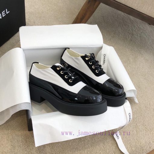 Chanel autumn and winter new lace up panda color retro loafers/Martin boots full of textureP5xw1zf48 - Image 3