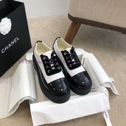 Chanel autumn and winter new lace up panda color retro loafers/Martin boots full of textureP5xw1zf48 - Image 6