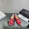 2023 simultaneous release of new Prada women's red fabric with leather covers, flat bottomedx0l9bw04