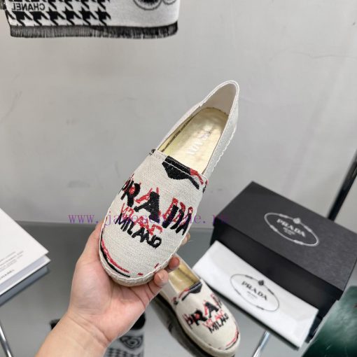 2023 simultaneous release of new Prada women's red fabric with leather covers, flat bottomedczb77dfg - Image 10