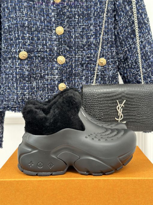 Donkey Shark Shark 🦈 23S autumn and winter new products, casual sports dad hole hairy shoesR9o78oydo - Image 2