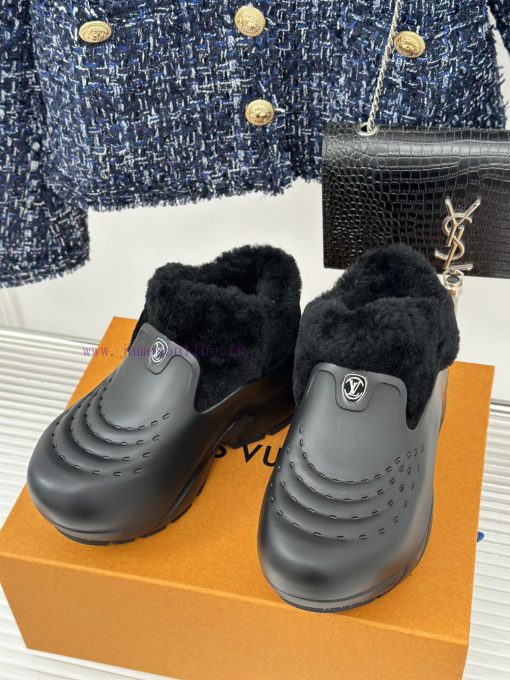 Donkey Shark Shark 🦈 23S autumn and winter new products, casual sports dad hole hairy shoesR9o78oydo - Image 3