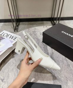 Chanel's 2024 early spring new pointed and thick heeled sandalsChanel 2024 Chanel C's latest2i37vi1l