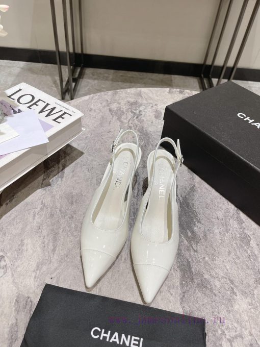 Chanel's 2024 early spring new pointed and thick heeled sandalsChanel 2024 Chanel C's latest2i37vi1l - Image 4