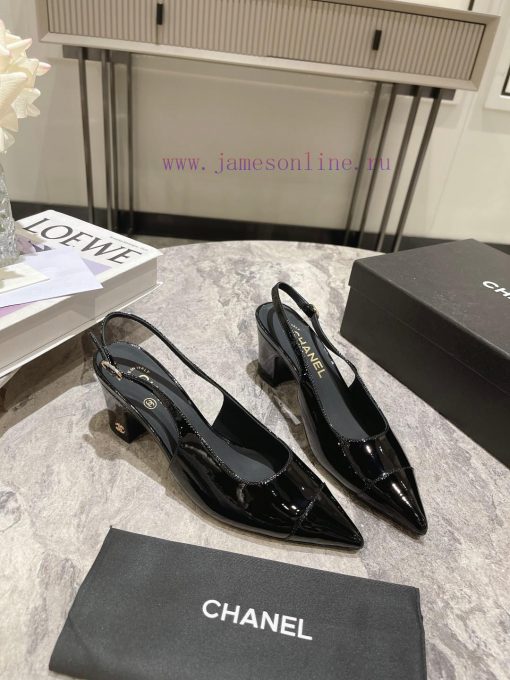 Chanel's 2024 early spring new pointed and thick heeled sandalsChanel 2024 Chanel C's latestr9xcqm8h