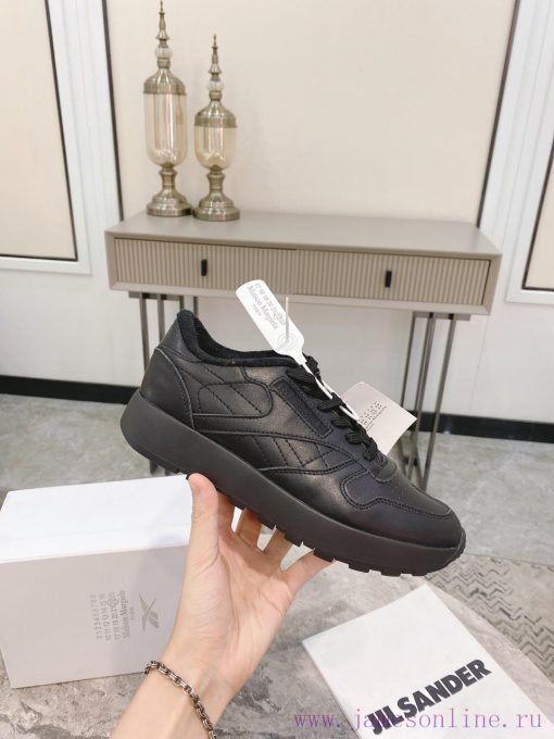 Top tierPaired with socks, Maison Mar * giela Reebok collaborates on the MM6 split toe shoesg9fh2ke0 - Image 2