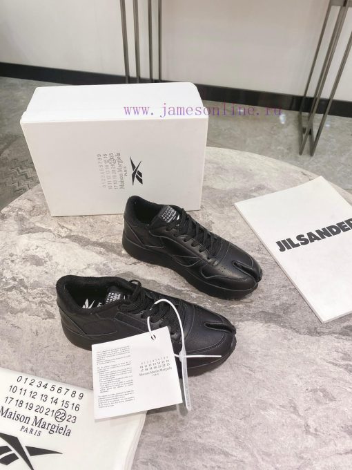 Top tierPaired with socks, Maison Mar * giela Reebok collaborates on the MM6 split toe shoesg9fh2ke0 - Image 5