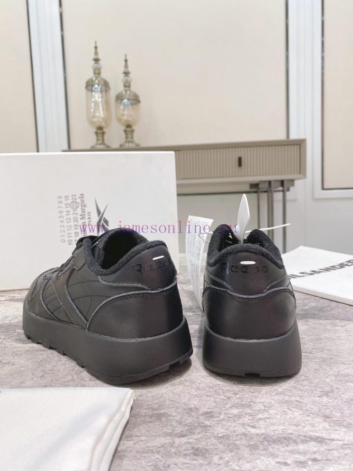 Top tierPaired with socks, Maison Mar * giela Reebok collaborates on the MM6 split toe shoesg9fh2ke0 - Image 6