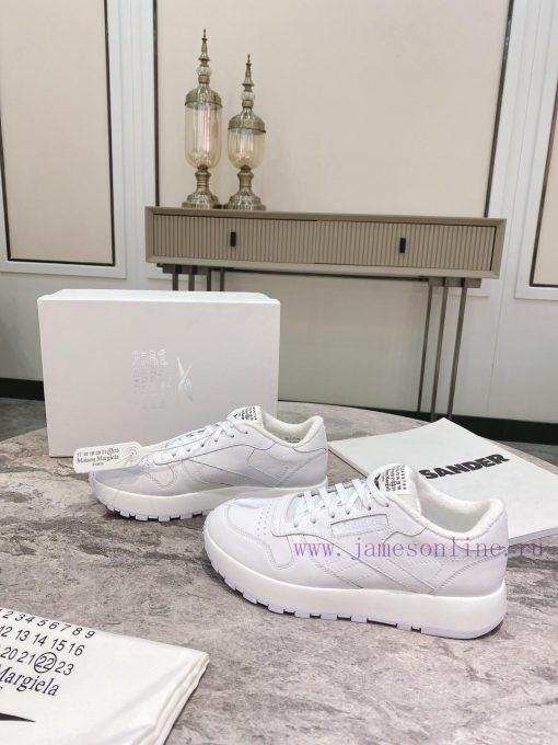 Top tierPaired with socks, Maison Mar * giela Reebok collaborates on the MM6 split toe shoesx4eq25xu - Image 4