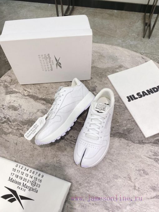 Top tierPaired with socks, Maison Mar * giela Reebok collaborates on the MM6 split toe shoesx4eq25xu - Image 5