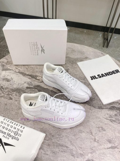 Top tierPaired with socks, Maison Mar * giela Reebok collaborates on the MM6 split toe shoesx4eq25xu - Image 6