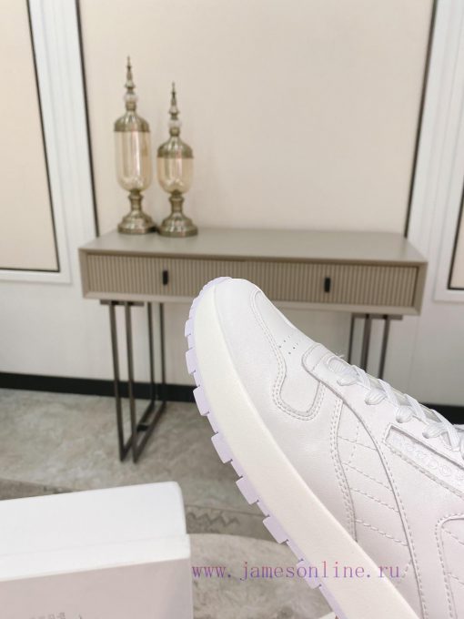 Top tierPaired with socks, Maison Mar * giela Reebok collaborates on the MM6 split toe shoesx4eq25xu - Image 10