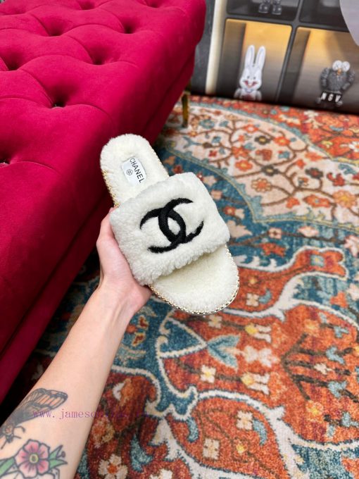 ️  𝐂𝐇𝐀𝐍𝐄𝐋 23 Autumn/Winter New Style Hairy One Word Drag Wearing Style This one word drag isfkfjrf1b - Image 3