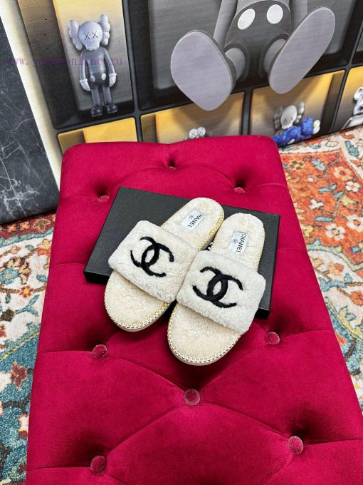 ️  𝐂𝐇𝐀𝐍𝐄𝐋 23 Autumn/Winter New Style Hairy One Word Drag Wearing Style This one word drag isd80djhsf - Image 2