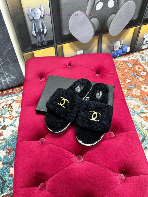 ️  𝐂𝐇𝐀𝐍𝐄𝐋 23 Autumn/Winter New Style Hairy One Word Drag Wearing Style This one word drag iswrc4j2vd