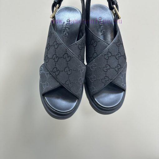 Gucci's new autumn and winter cross sandals are a must-have for trendsetters. They are simplay6rv2bu - Image 8