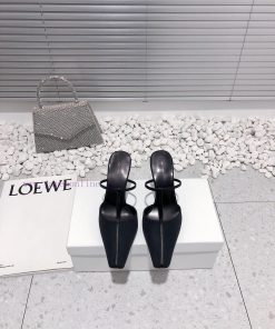 Top of the line The Row high-heeled slippers with toe caps and semi trailers are from a youn4qjp82g6
